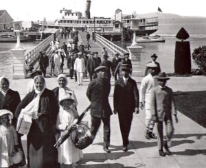 Photo of immigrants getting off a boat